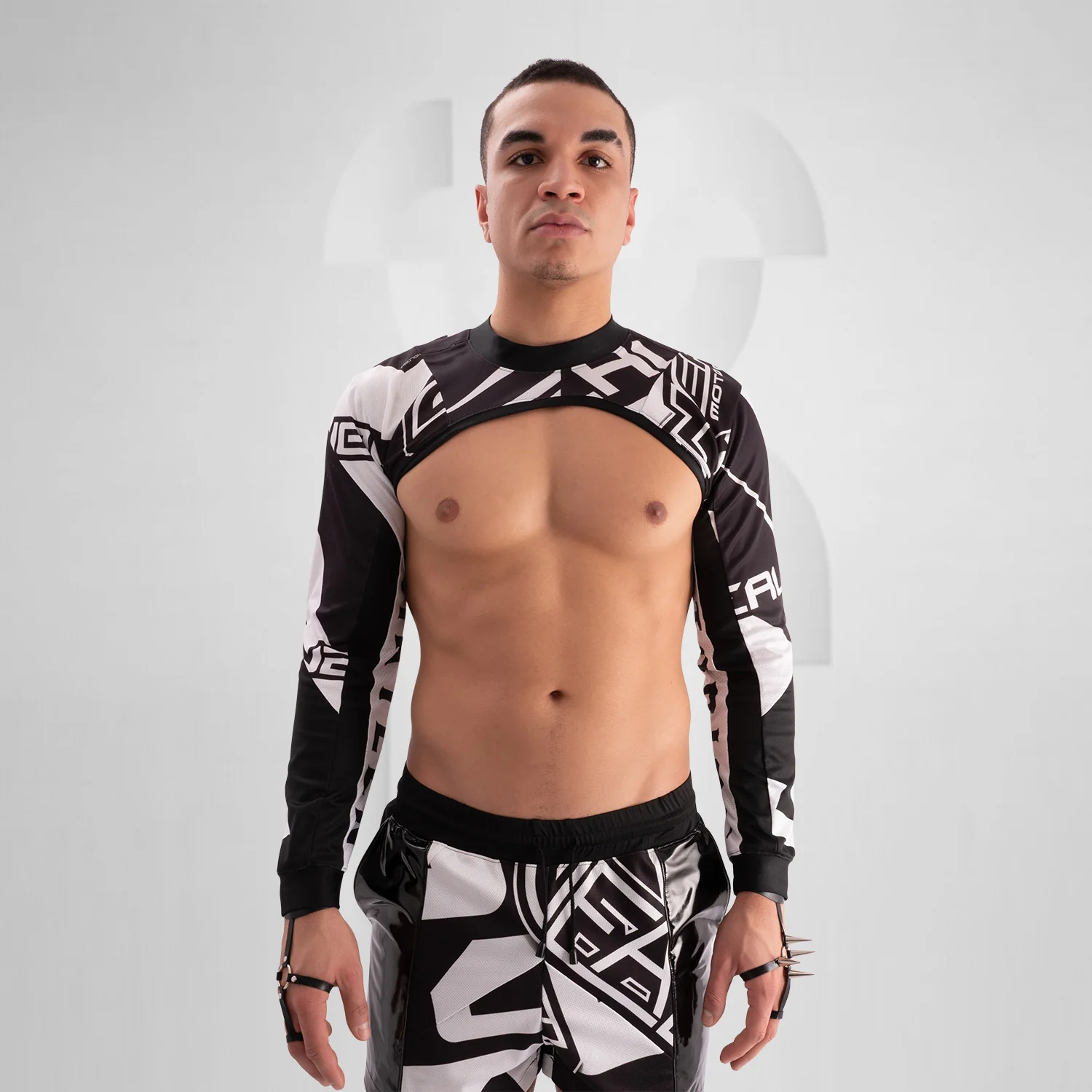 Cropped Geometric Sport Longlseeve - Image 2