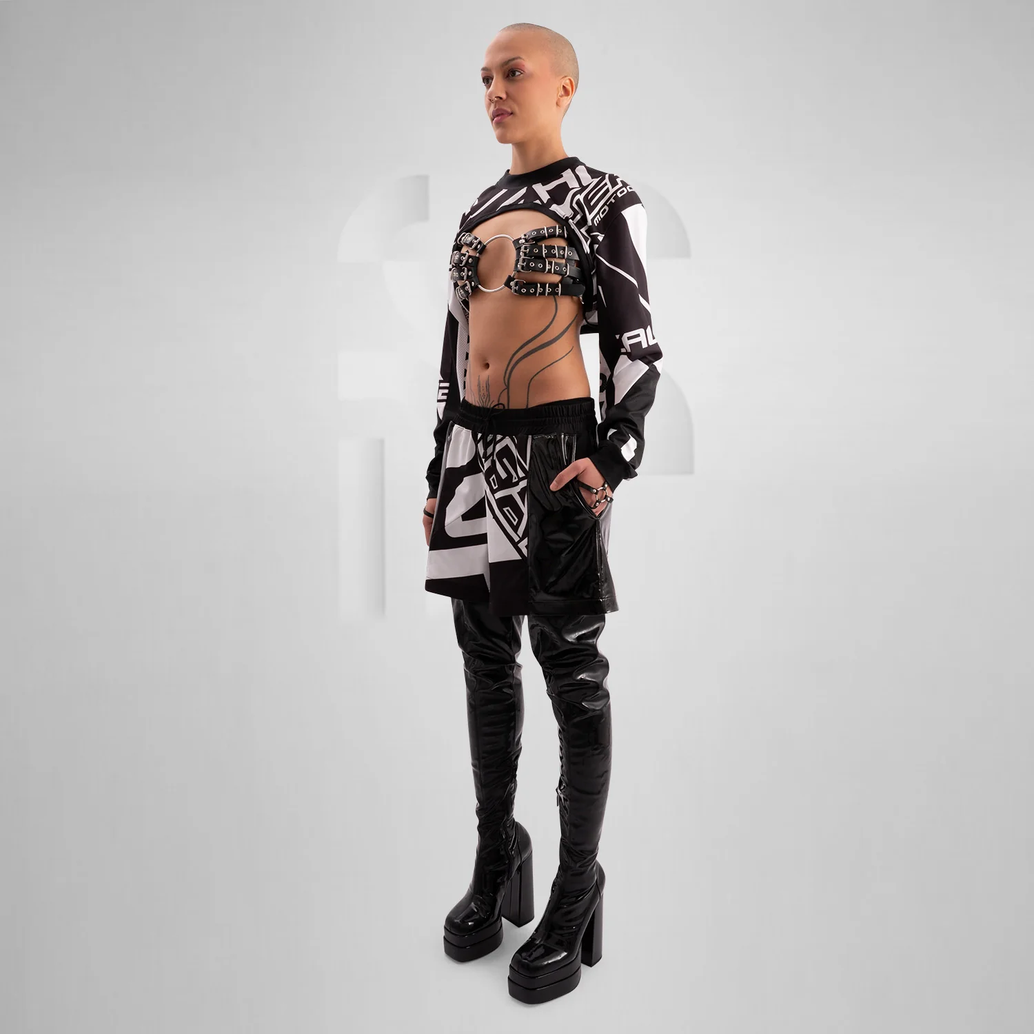 Cropped Geometric Sport Longlseeve - Image 3