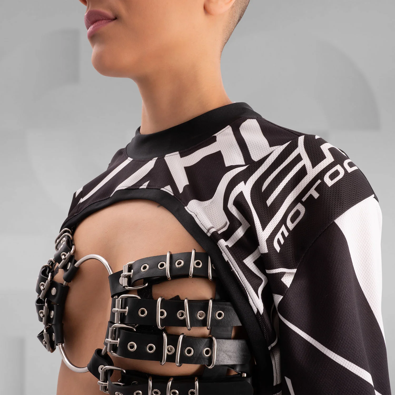 Cropped Geometric Sport Longlseeve - Image 4