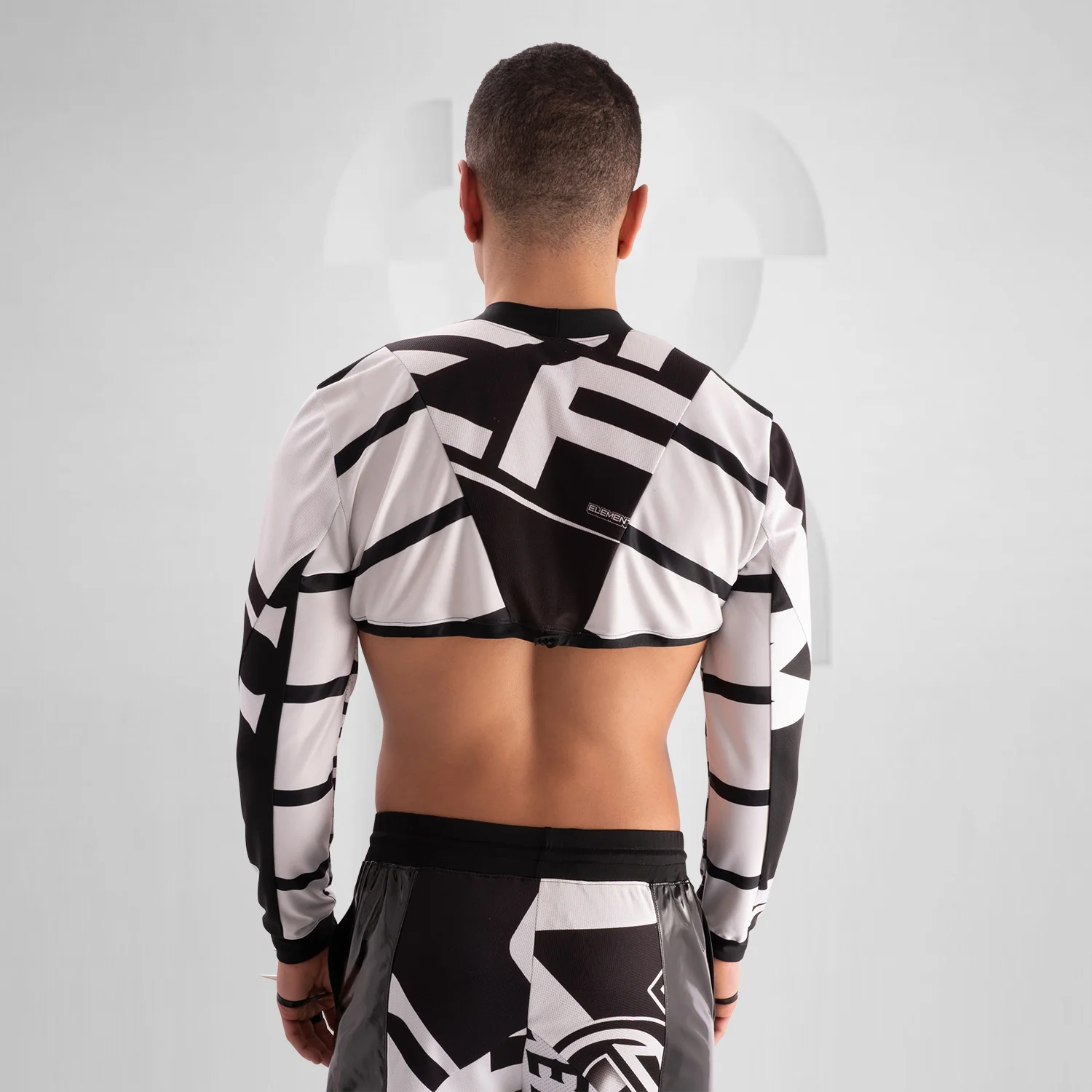 Cropped Geometric Sport Longlseeve - Image 6