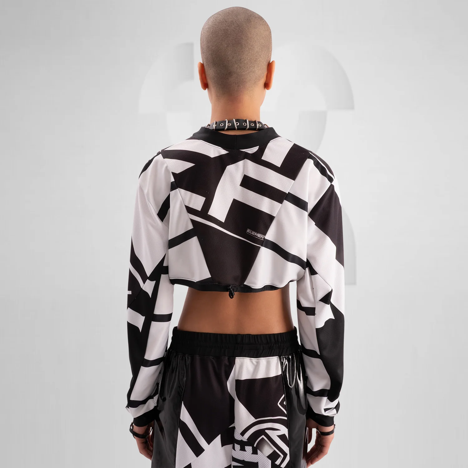 Cropped Geometric Sport Longlseeve - Image 7