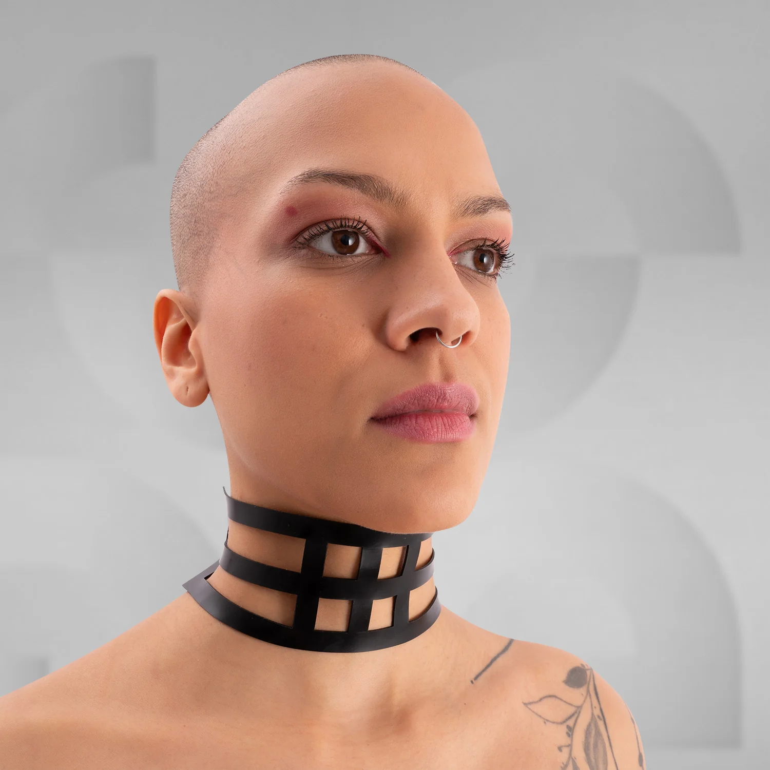 Grid Latex Choker